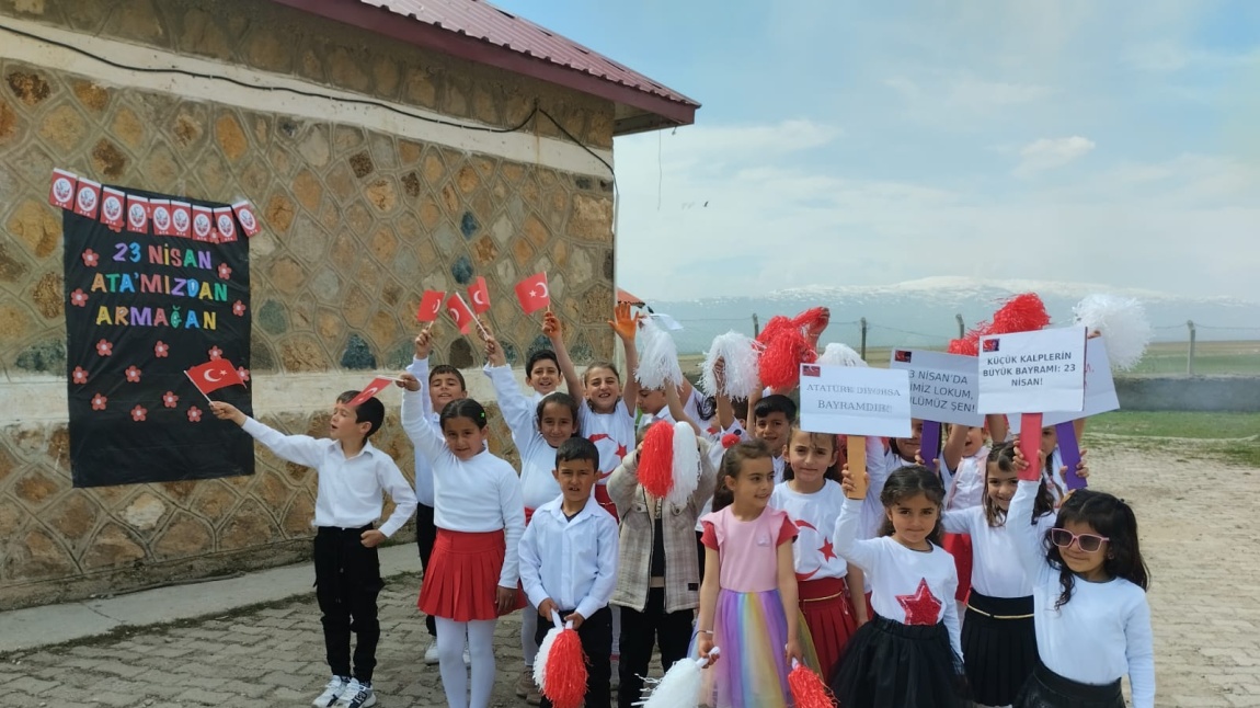Okulumuzda 23 Nisan Ulusal Egemenlik ve Çocuk Bayramı Coşkusu